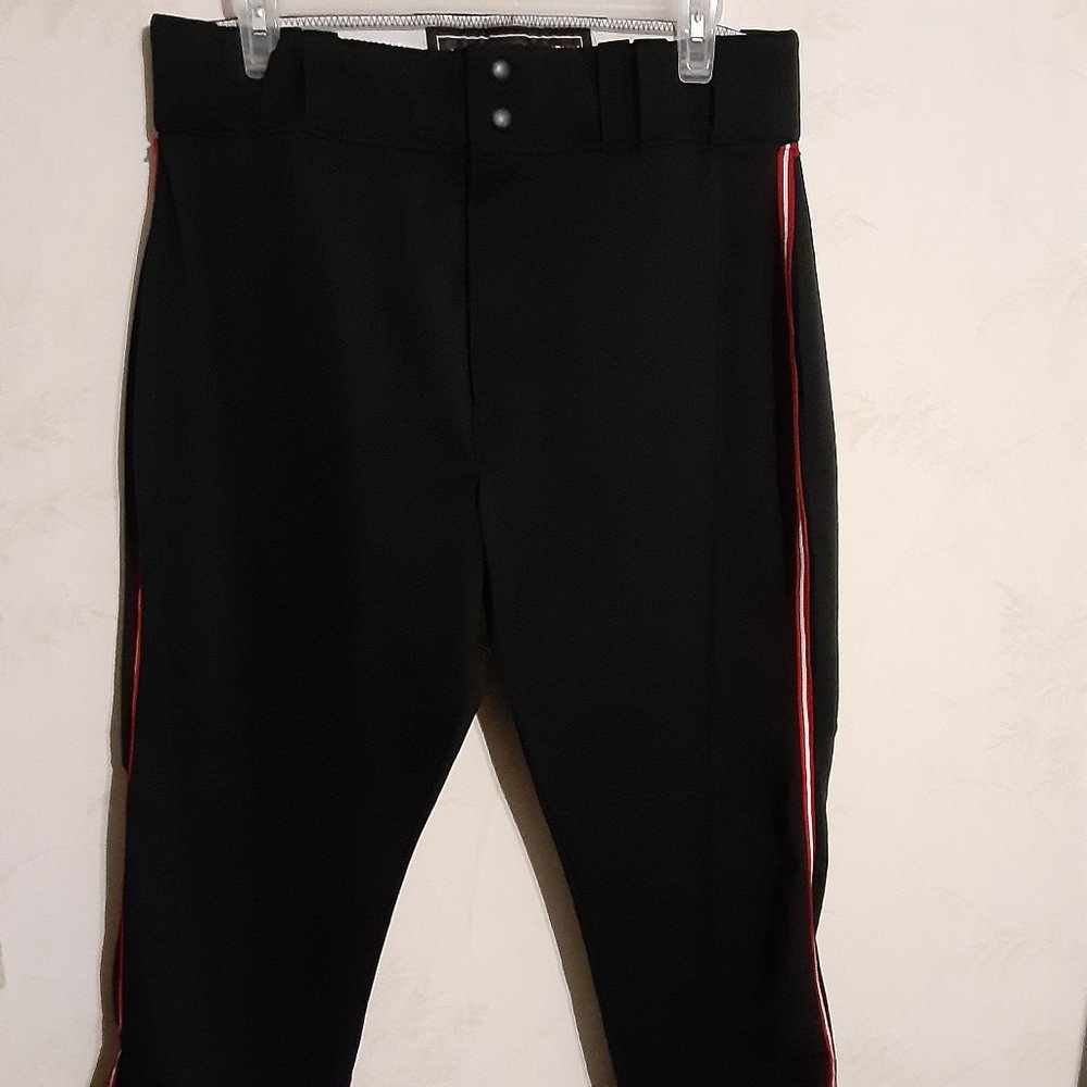 Under Armour Women's Piped Softball Pants in Size L